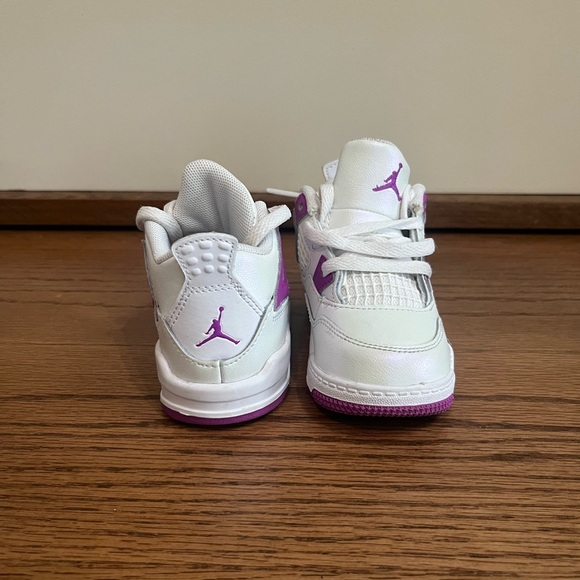Nike Jordan 4 Kids Sneaker Hyper Violet in Excellent Condition with Box - Picture 6 of 12
